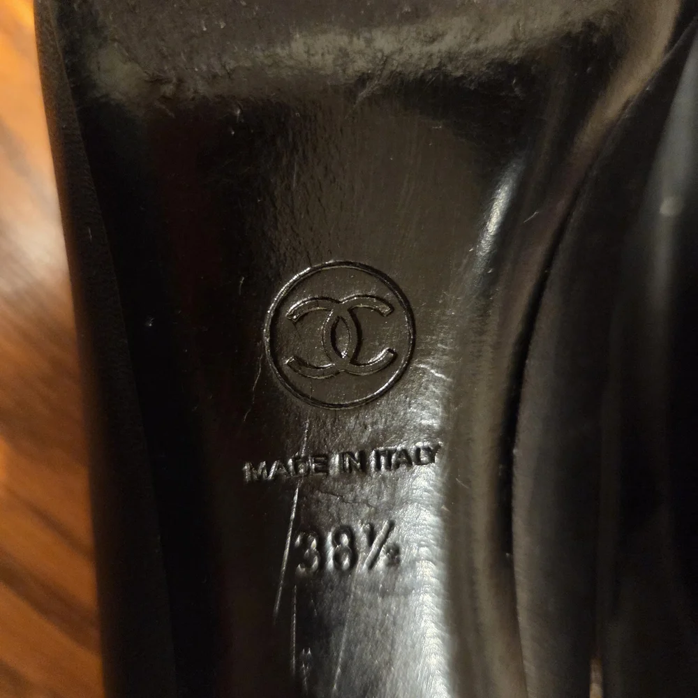 CHANEL Elegant Black Heels - Picture 9 of 10